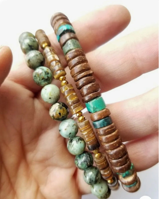 AARON - Ensemble de bracelets pour hommes. Bracelet perlé pour hommes Bracelet de style surfeur. Bracelet pour hommes empilable Bracelets empilables Bracelets Boho extensibles - Le BRACELET 