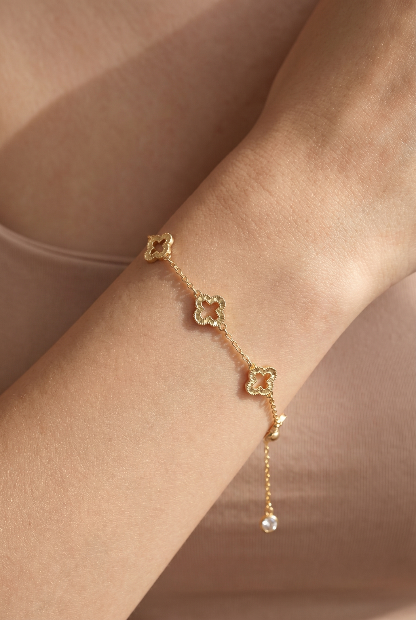 Bracelet trèfle scintillant plaqué or 14K – Emma.