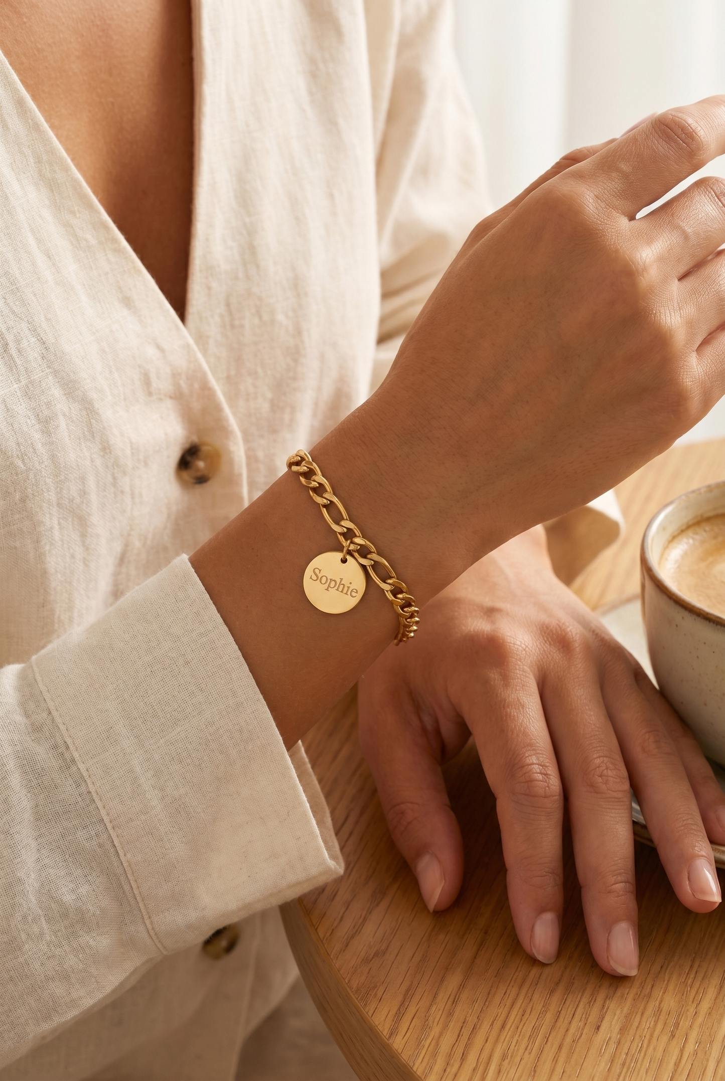 Bracelet personnalisé 1 prénom doré.