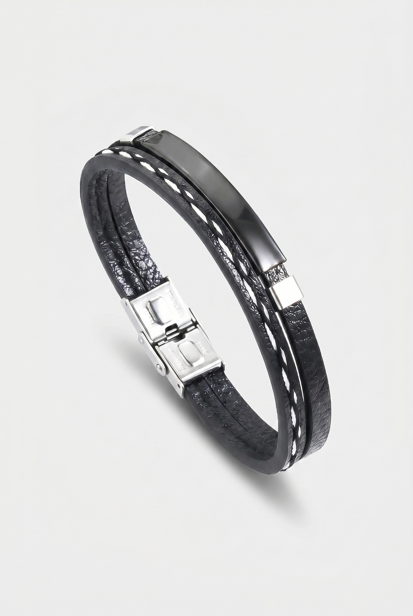 Bracelet personnalisé cuir plaque noir.